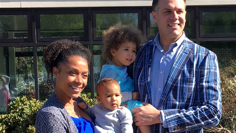 دوز with her husband, Jeff Thompson, and their daughters Kateri, 2, and Quinn, 10 months.