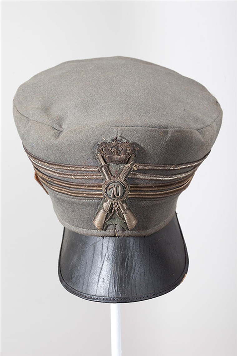 الدكتور. Seuss also had this military-style cap in his collection.