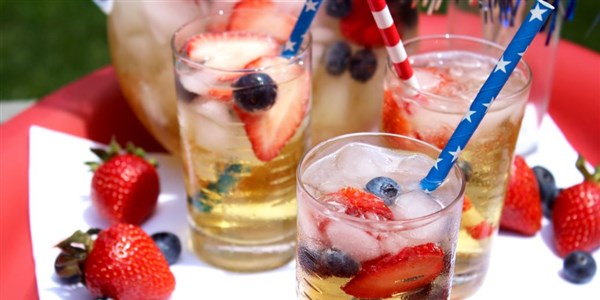 Rot, White and Blue Sparkling Sangria