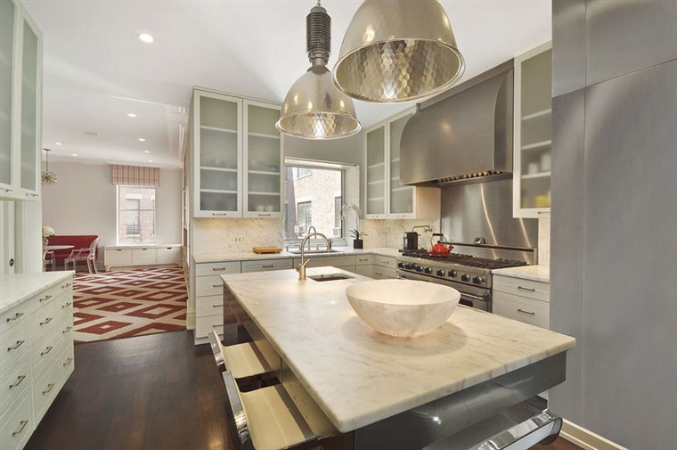 Autor Jim Grant will have a large chef's kitchen to fuel his writing, after buying this Upper West Side condo for $9.15 million.