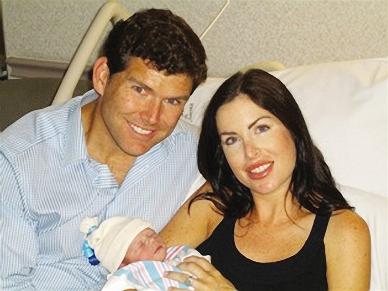 布雷特 and Amy Baier with their newborn son, Paul