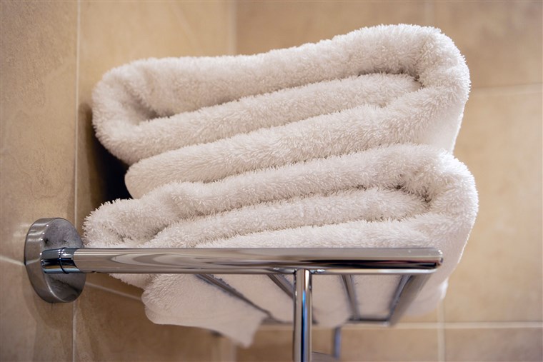 浴 towels on rack