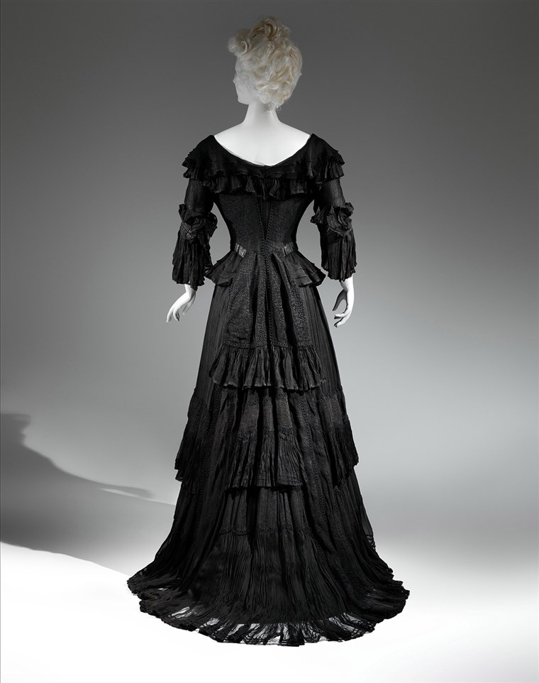 Smutek Dress, 1902-1904 Black silk crape, black chiffon, black taffeta The Metropolitan Museum of Art, Gift of The New York Historical Society, 1979...