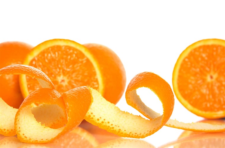EIN perfectly peeled orange