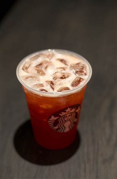 离 the menu Starbucks drink: raspberry lemonade