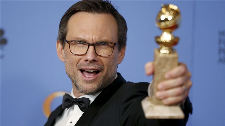 صورة: Christian Slater poses backstage with the award for Best Performance by an Actor in a Supporting Role in a Series, Limited Series or Motion Picture Made for Television for his role in 
