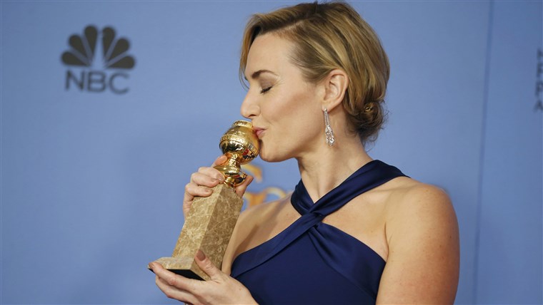 صورة: Actress Kate Winslet poses with her award for Best Performance by an Actress in a Supporting Role in any Motion Picture for her role in 