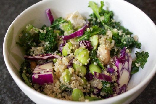 尝试 this delicious quinoa dish for a meatless protein punch.