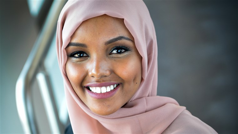 哈利玛 Aden Competes in Hijab at Miss Minnesota USA Pageant