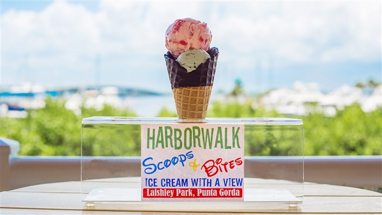的Harborwalk Scoops & Bites Ice Cream in Punta Gorda, FL.