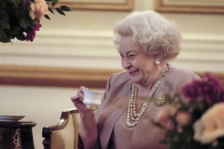 Maggie Sullivun portrays Queen Elizabeth II in Harry & Meghan: A Royal Romance, premiering on Lifetime.