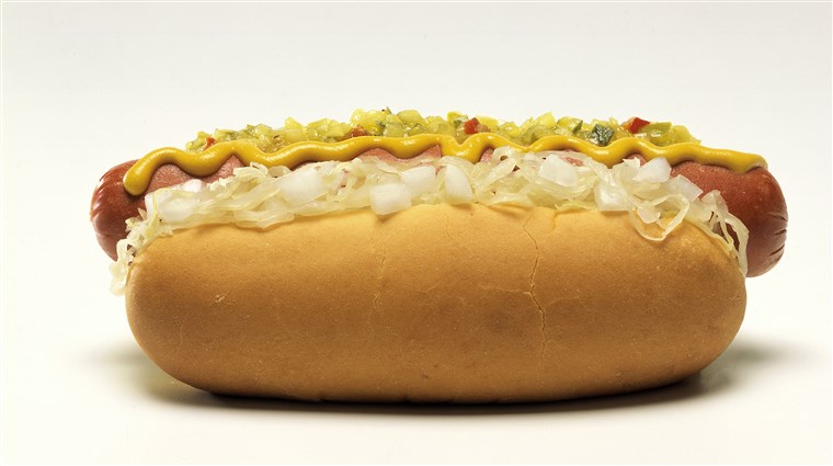 Heiß Dog with sauerkraut and mustard