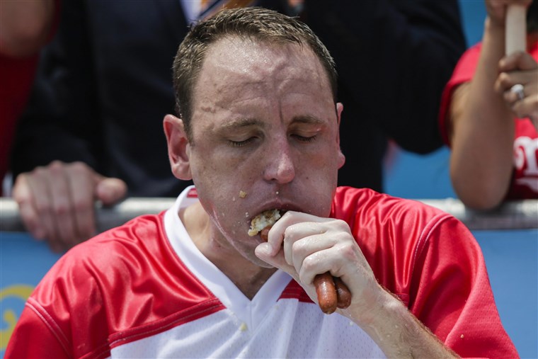Конкурентен Eaters Gorge At Annual Nathan's Hot Dog Eating Contest