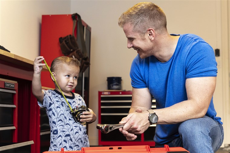 Шон Lowe and his son Samuel in their new garage by Lowe's, in partnership with Craftsman.