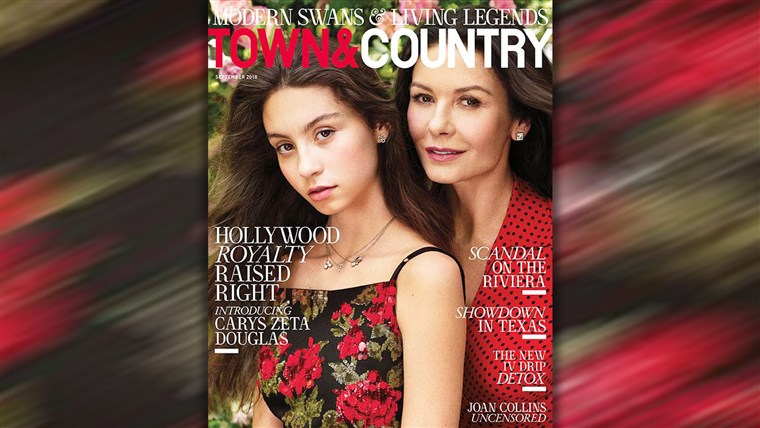 凯瑟琳 Zeta-Jones and daughter Carys on cover of Town and Country