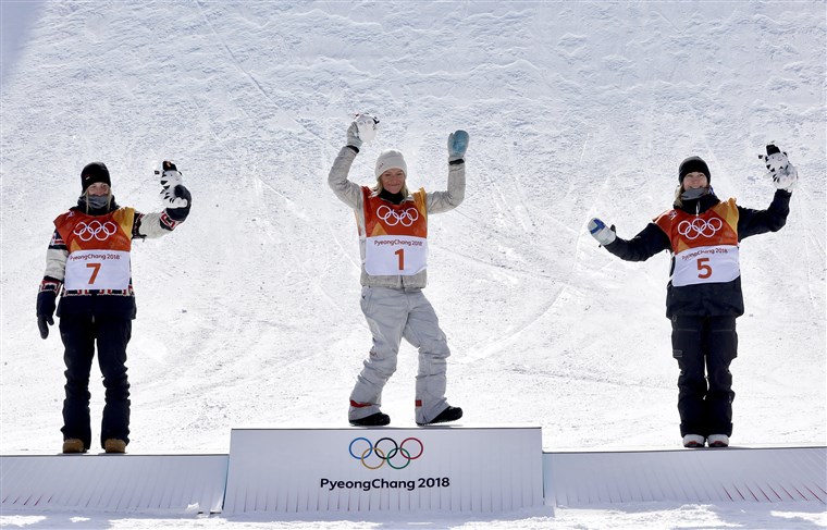 从 left: silver medal winner Laurie Blouin, of Canada, gold medal winner Jamie Anderson, of the United States, and bronze medal winner Enni Rukajarvi, of Finland, celebrate after the women's slopestyle final.