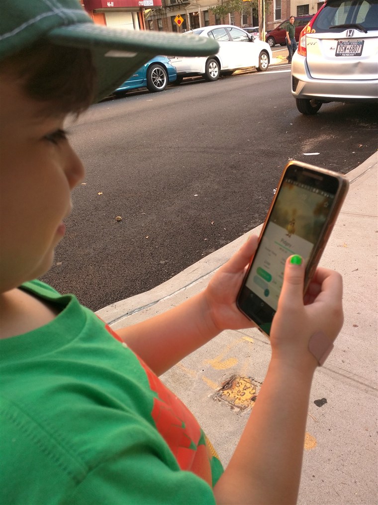 момче with autism who's become more social since he started playing Pokemon Go