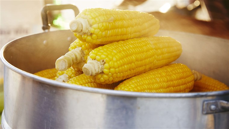 مغلي corn on the cob