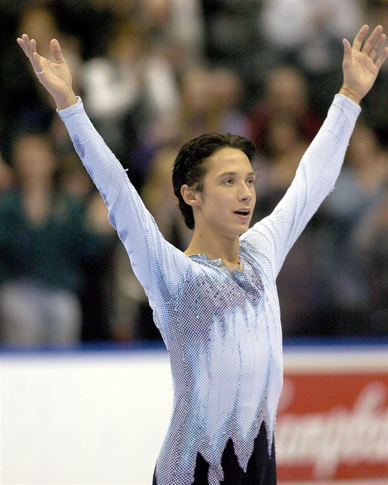 جوني Weir wins the title on January 10, 2004 in the Men's Championship at the State Farm U. S. Figure Skating Championships at Philips Arena, Atlanta, Georgia.
