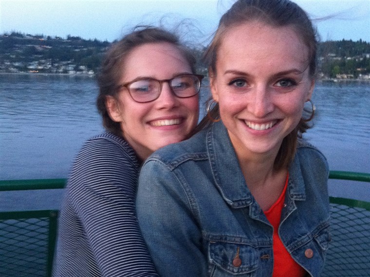 Аманда Knox (left) and younger sister Deanna have been able to reconnect after she was acquitted in 2011 after spending nearly four years in an Italian prison on a murder conviction that was overturned. 