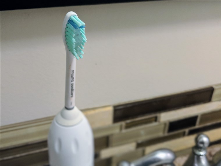 Es may not be the prettiest toothbrush, but it sure is effective!