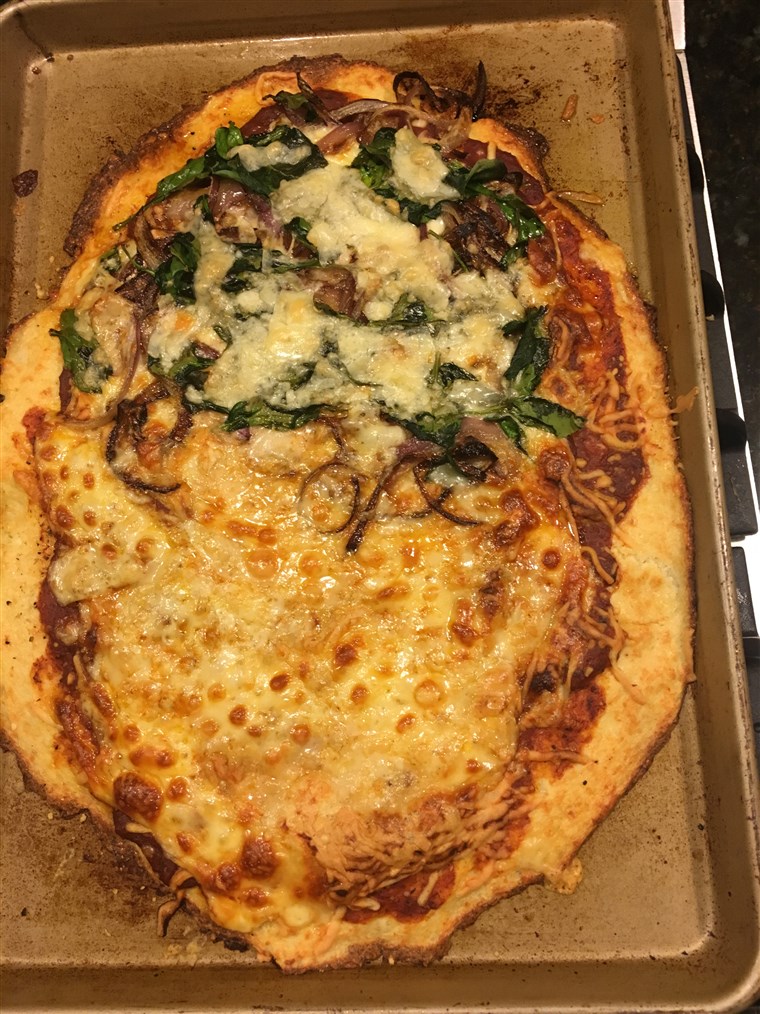 карфиол pizza with cheese and veggies