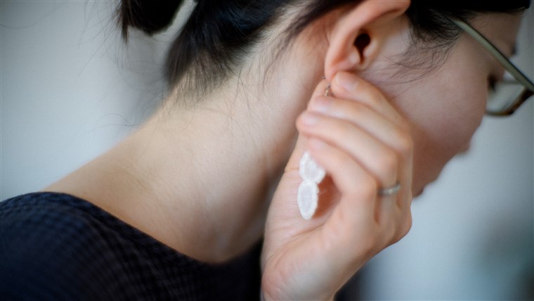 как do you tell if you actually have an earring hole infection? 