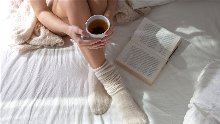 读 before bed is relaxing.